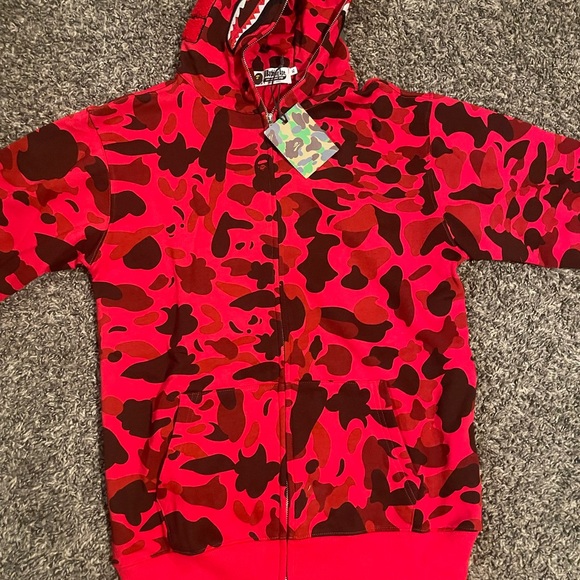 red camo bape jacket ( runs small medihm ) - Picture 5 of 6